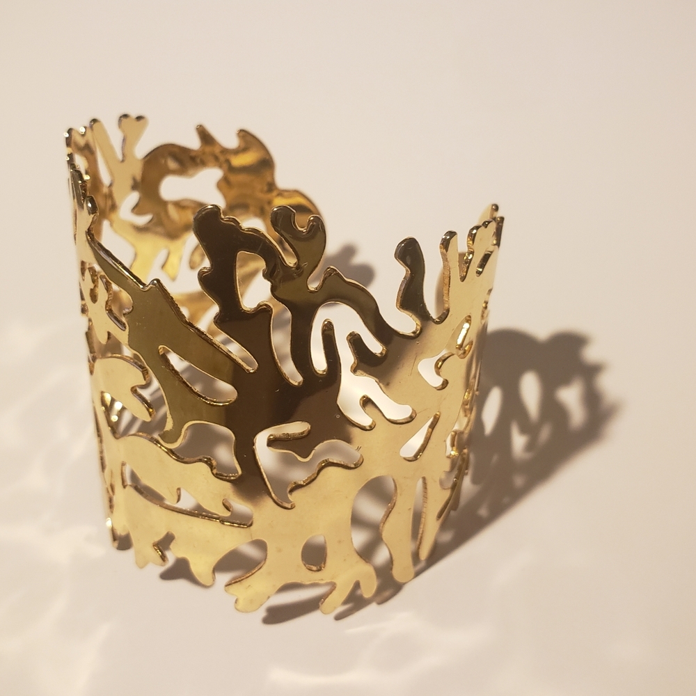 Mermaid bliss! Coral motif gold tone cuff bracelet